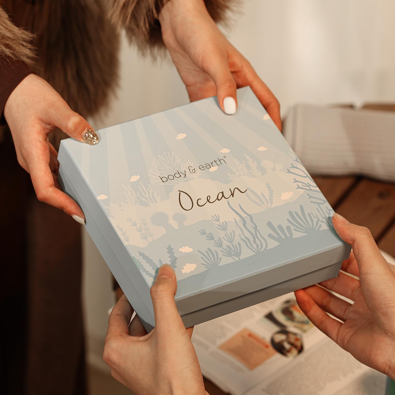 Gifts for Women, Bath Set with Ocean Scented Spa Gifts for Her, Includes Scented Candle, Body Butter, Hand Cream, Bath Bar and Bomb, 5 Pcs Bath Gift Sets, Gifts Set for Women, Valentine's Day Gifts